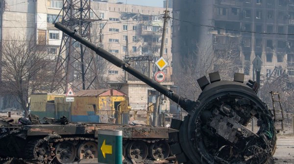 Ucraina să renunţe la apărarea Mariupolului, fortele armate in orasul Mariupol