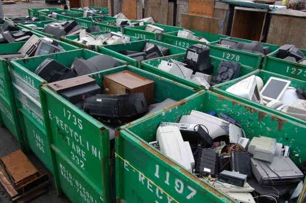 mai multe electronice sortate pentru reciclare