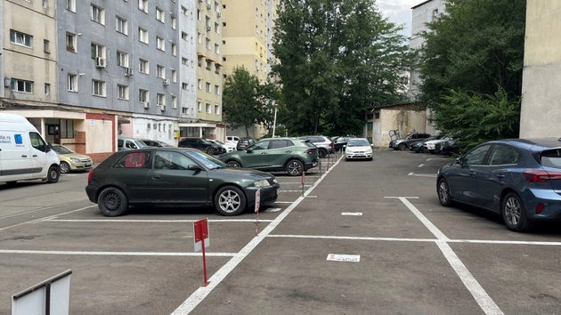 Oamenii primarului au distrus un spațiu verde pentru a construi o parcare ilegală! Acum, toți trebuie să plătim amenzile