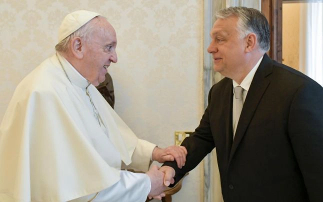 premierul Ungariei la Vatican, Viktor Orban dand mana cu Papa Francisc