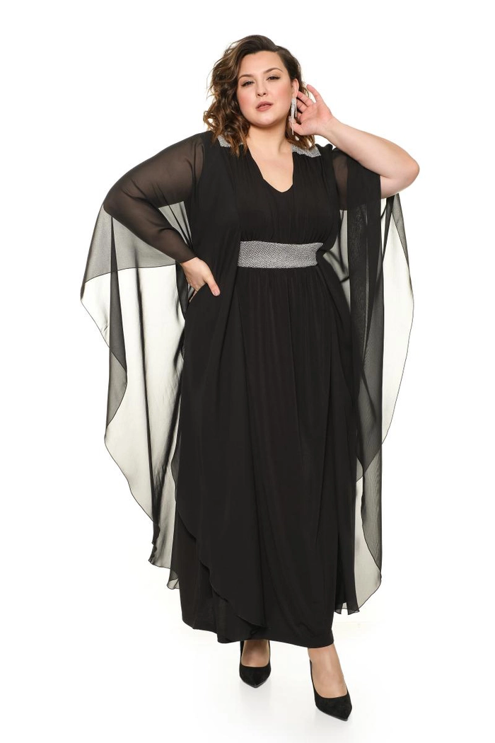femeie plinuta in rochie de nasa