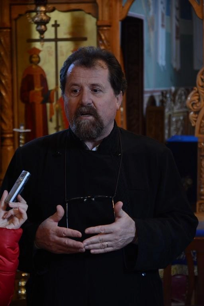 poză cu preotul misionar de caritate Vasile Hilițanu