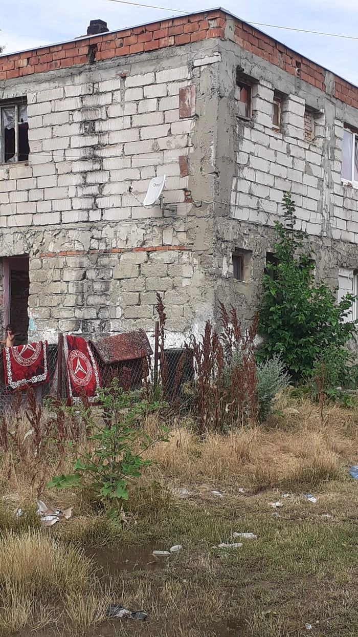  o poză cu blocul din Hârlău