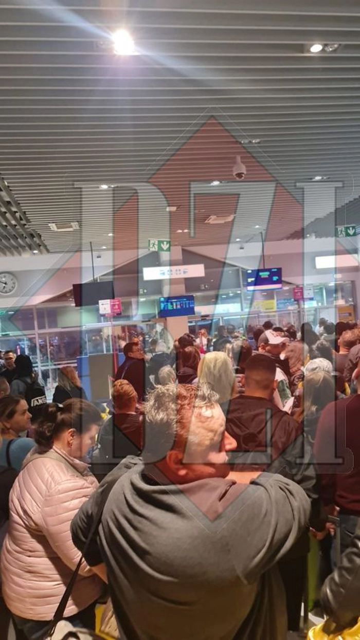 pasageri la aeroport