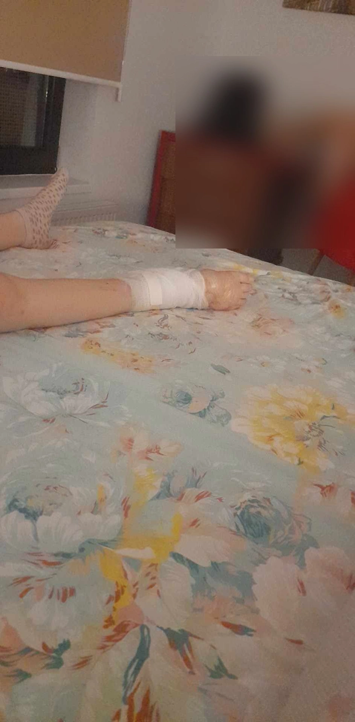 o imagine cu piciorul Larisei