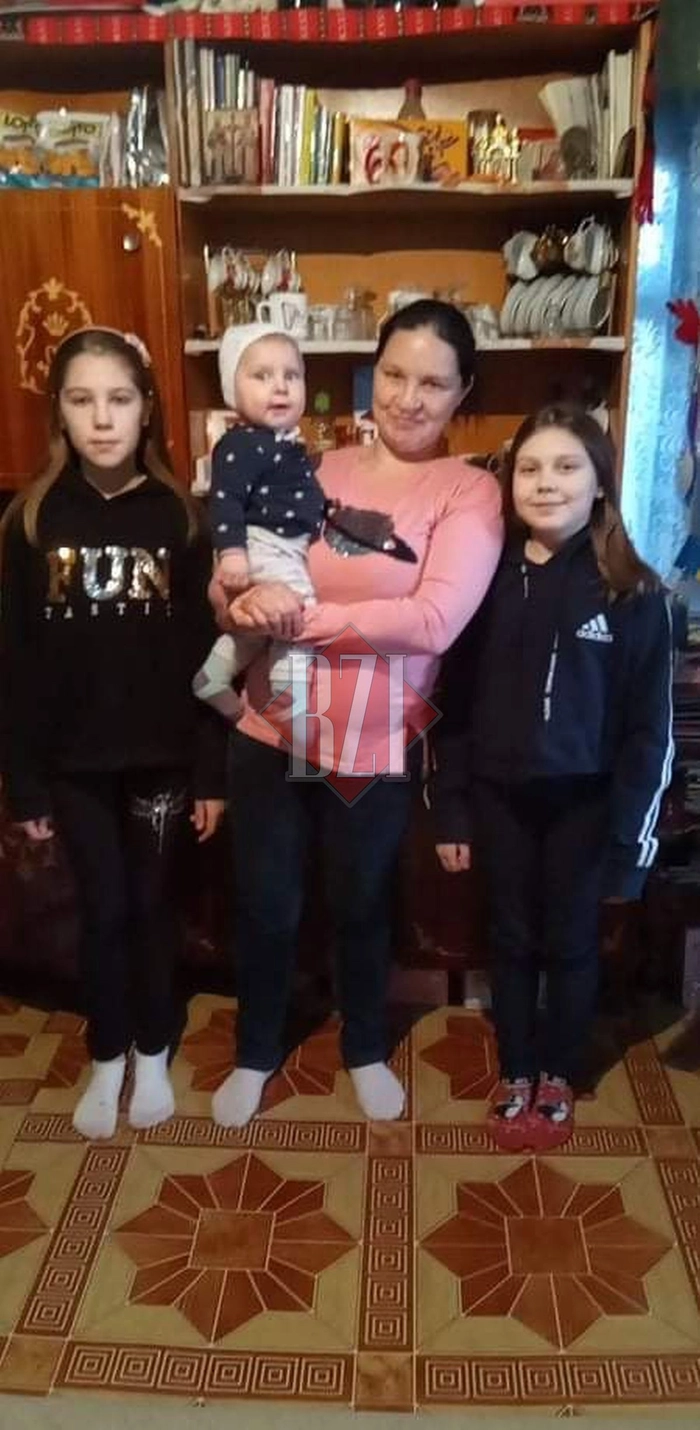 Mama și copiii când locuiau la o vecină