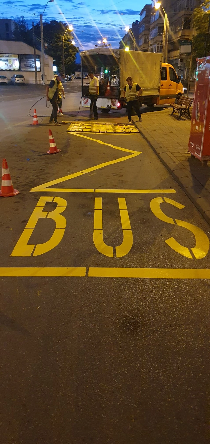  lucratori Citadin efectuand lucrari in Iasi