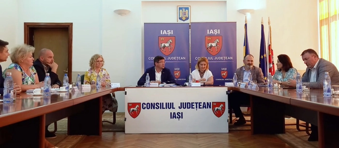 o imagine din cadrul semnării contractului de achiziție publică pentru execuția lucrărilor de extindere și dotare a Unității de Urgență din cadrul Spitalului pentru Copii “Sfânta Maria’’