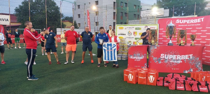 o poză cu echipele premiate la turneul de minifotbal
