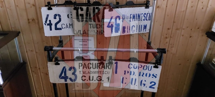 o poză cu cutiile de la muzeu