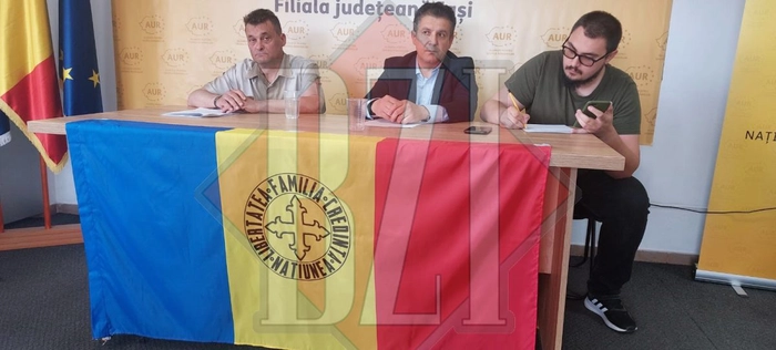 o poză de la conferința AUR
