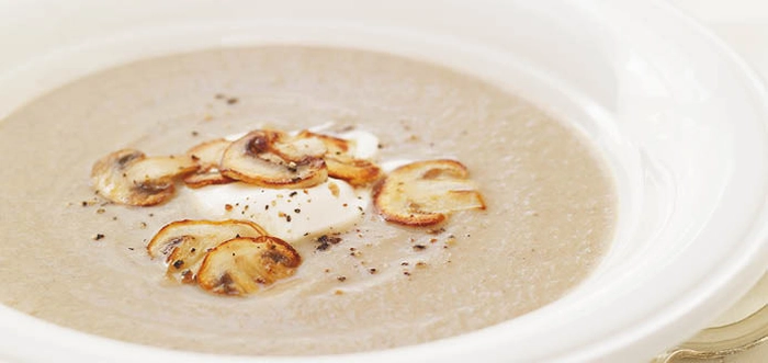 farfurie cu supa crema de ciuperci
