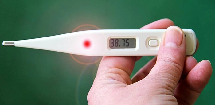 un termometru care arată temperatura de 38.75