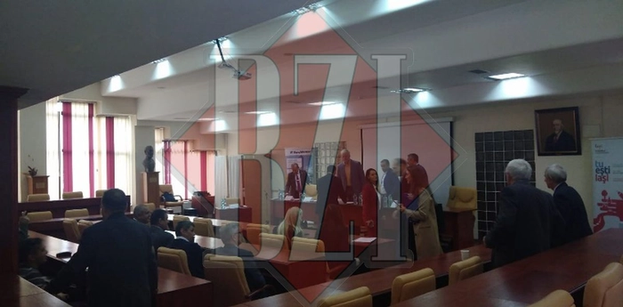  studenti aflati in laboratorul modernizat