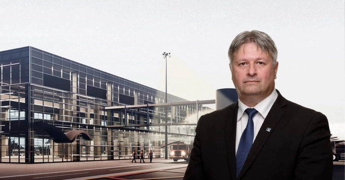 Romeo Vatra si aeroportul in spate 