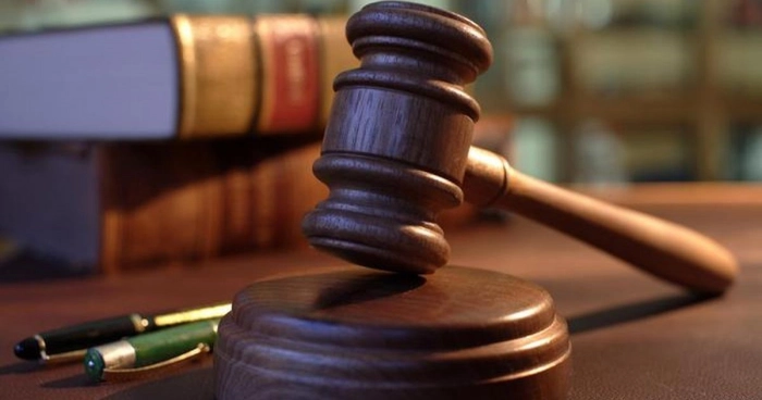  ciocanul justitiei