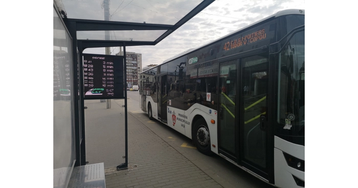 autobuz, panou afisaj statie