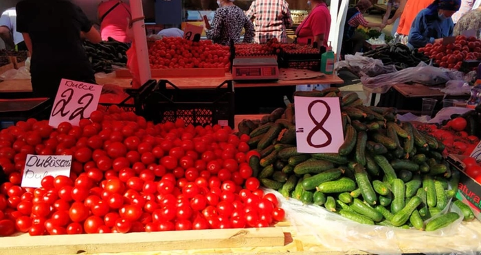 cele mai mari scumpiri, tarabe cu legume in piata, rosii, castraveti
