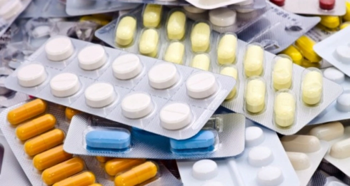 mai multe blistere cu medicamente