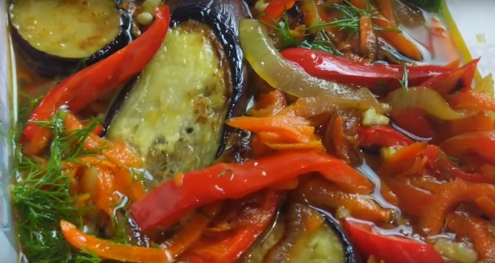 zacusca de vinete cu ardei si alte ingrediente