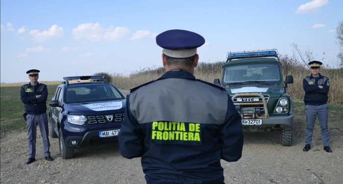  Doua autospeciale a Politiei de Frontiera si 3 agenti