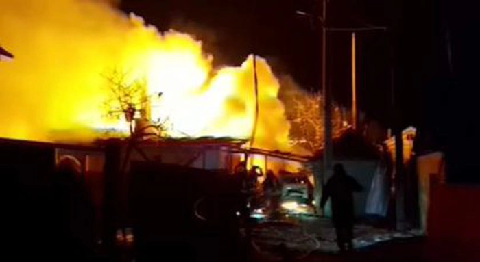 foc izbucnit in urma unei bombardari