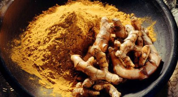 Curcuma rădăcină și pulbere