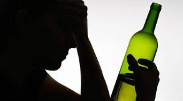 persoană care consumă alcool