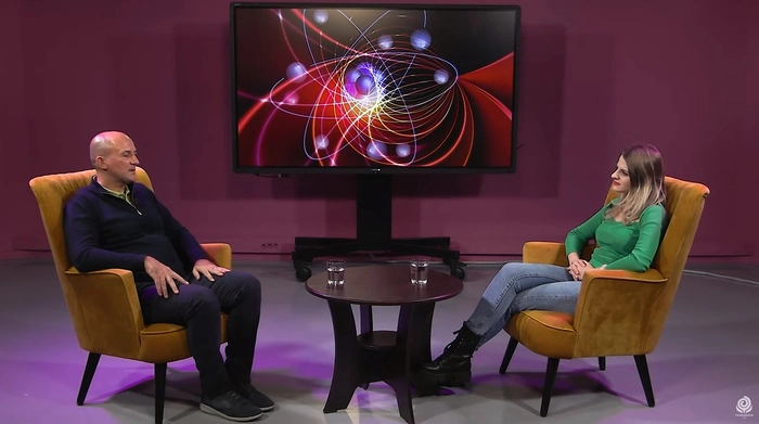 Alexandru Anton participă la emisiuni pozând într-un mare specialist. În realitate acesta vinde vise