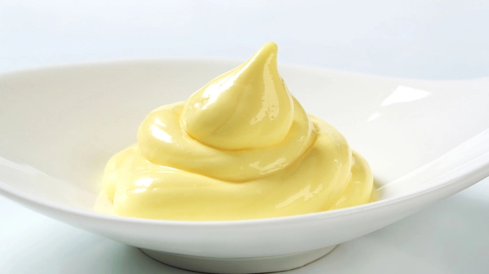 crema de oua pe aburi intr-o farfurie