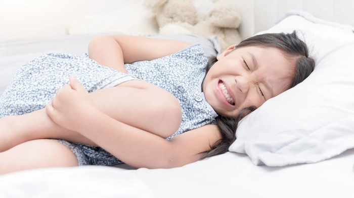 copil care acuza durere de burta