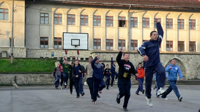 copii pe terenl de sport