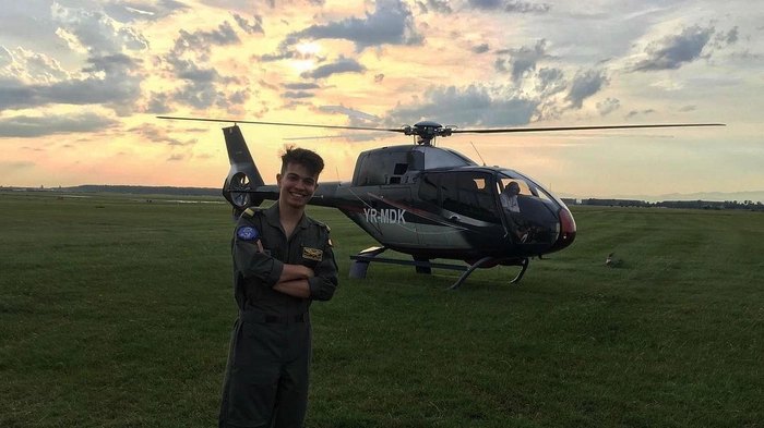 Manuel Ghilan este sublocotenent și pilot în cadrul Escadrilei 952 Elicoptere SOCAT