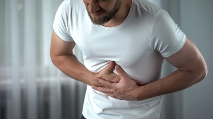 persoană care suferă de pancreatită cronică