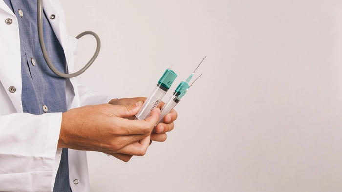 persoana care prezinta injectii pentru reumatism