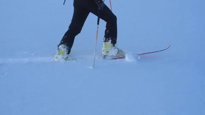 persoana care skiaza