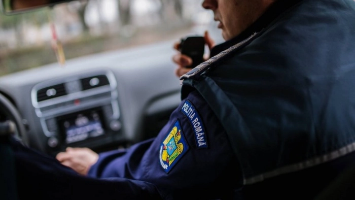 politist in cadrul unei interventii