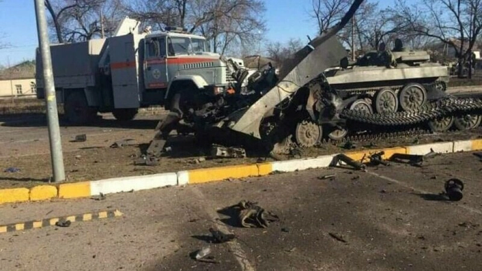 tanc răsturnat, conflict Ucraina, razboi Ucraina