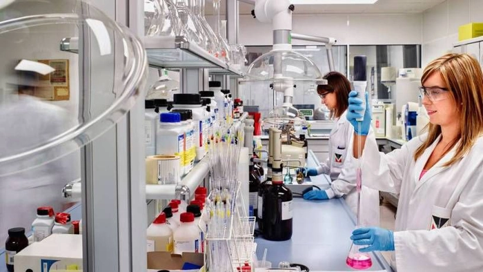 persoane care lucreaza in domeniul farmaceutic