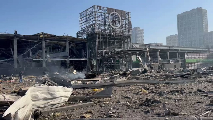 centru comercial din Kiev lovit , bombardamente, razboi Ucraina, Kiev