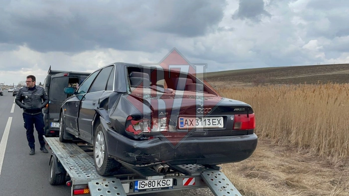 Masina marca Audi ce a fost implicata intr-un accident rutier pe o platforma de tractari