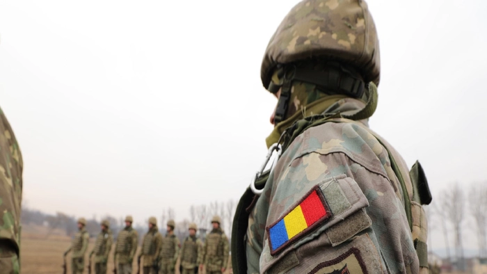 un bărbat a furat o mitralieră, militar roman