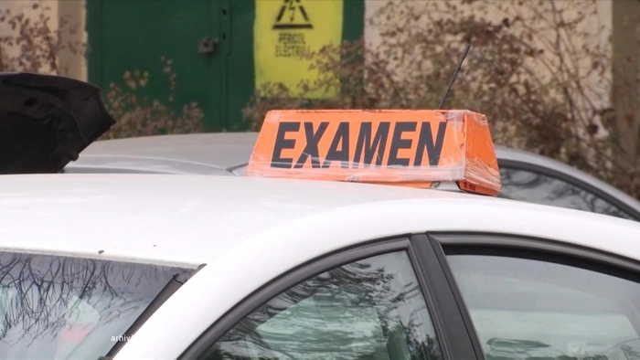 o imagine cu o masina de examen