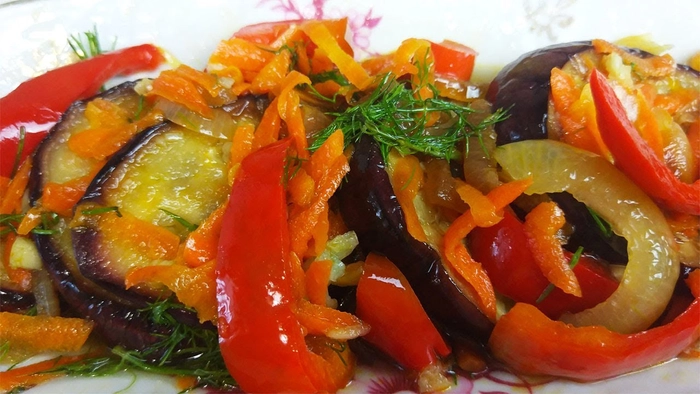zacusca de vinete cu ardei si alte ingrediente