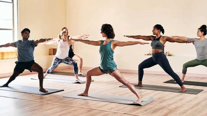 femei care fac yoga