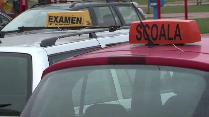  o imagine cu o masina de examen