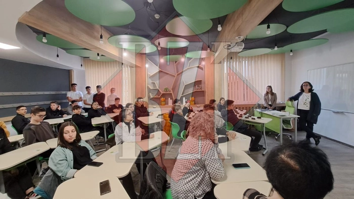  elevi in noua sala de clasa