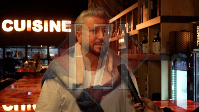 o poză cu Cătălin Botezatu la un interviu pentru BZI