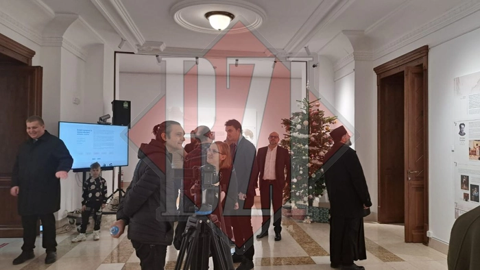 public la expozitie