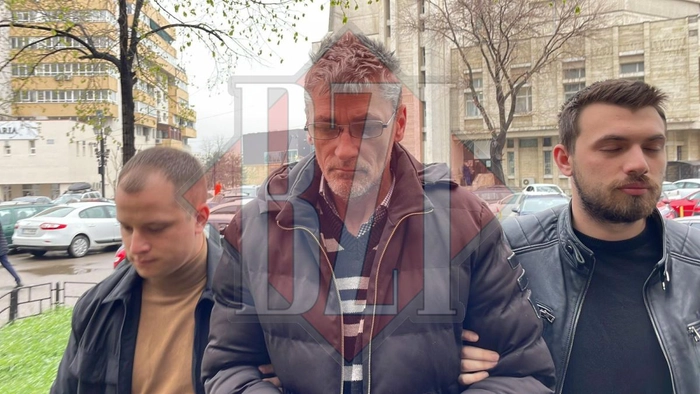 o poză cu bărbatul dus la audieri